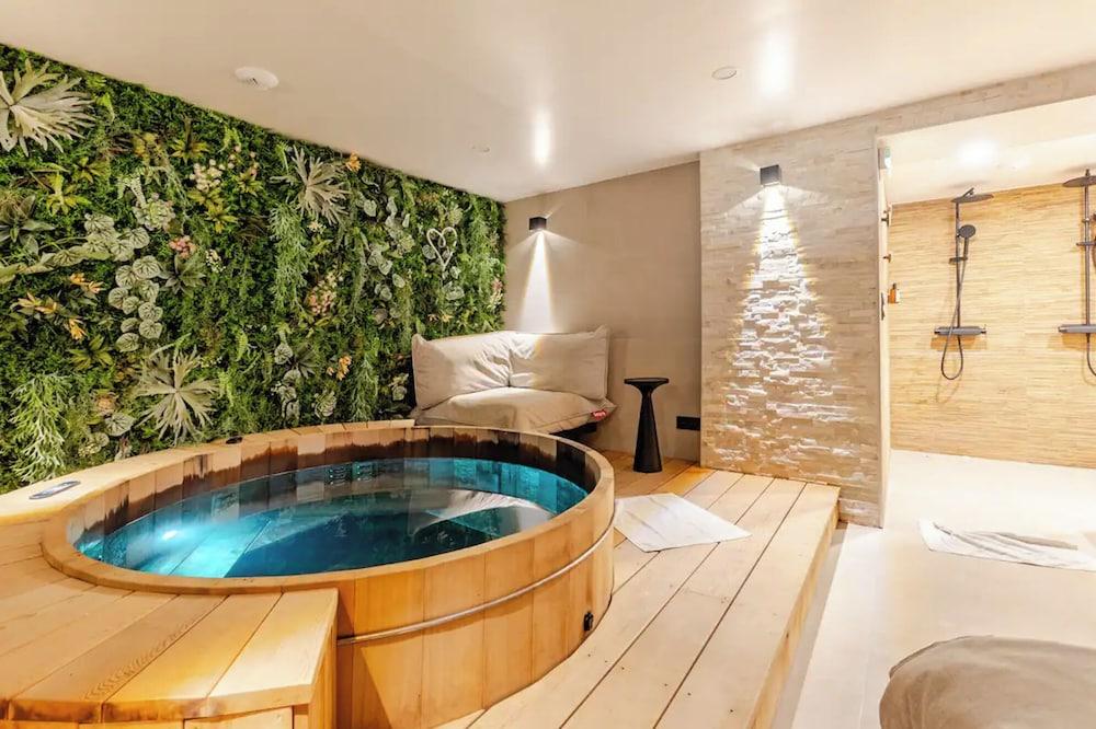 swimming pool spa