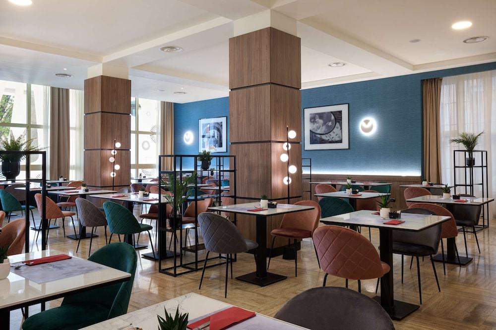 restaurant cafeteria