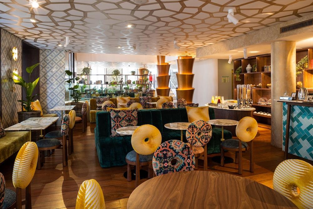 restaurant cafeteria