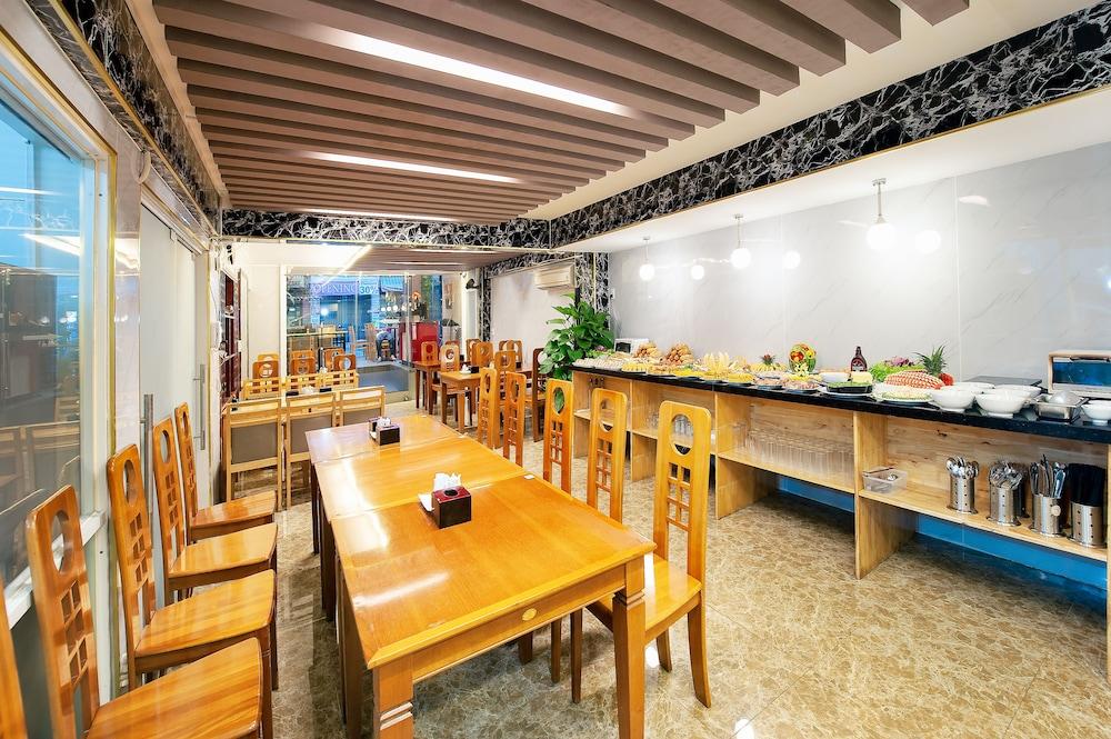 restaurant cafeteria