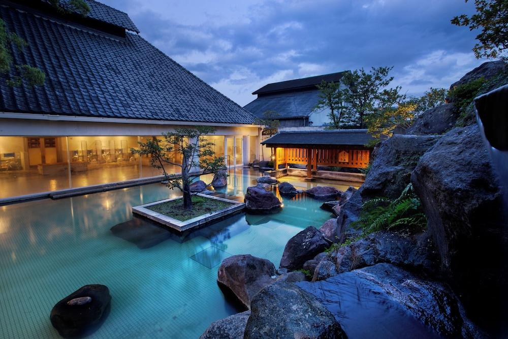 swimming pool spa
