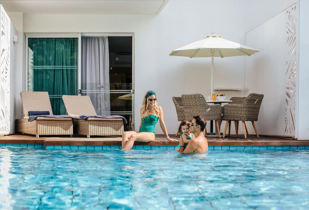 swimming pool spa