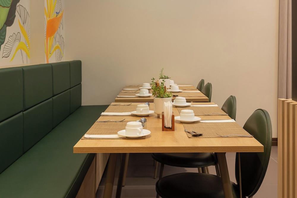restaurant cafeteria