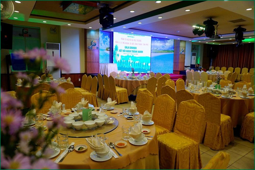 restaurant cafeteria