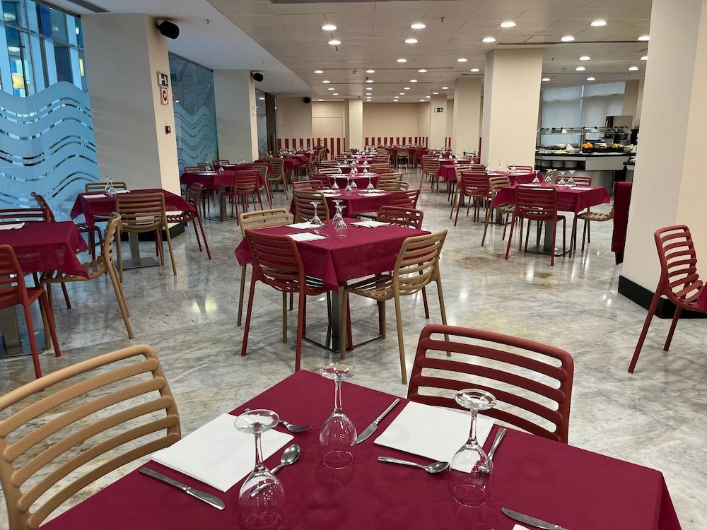 restaurant cafeteria