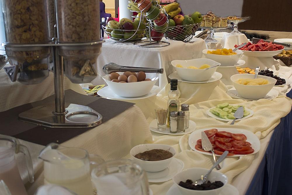restaurant cafeteria