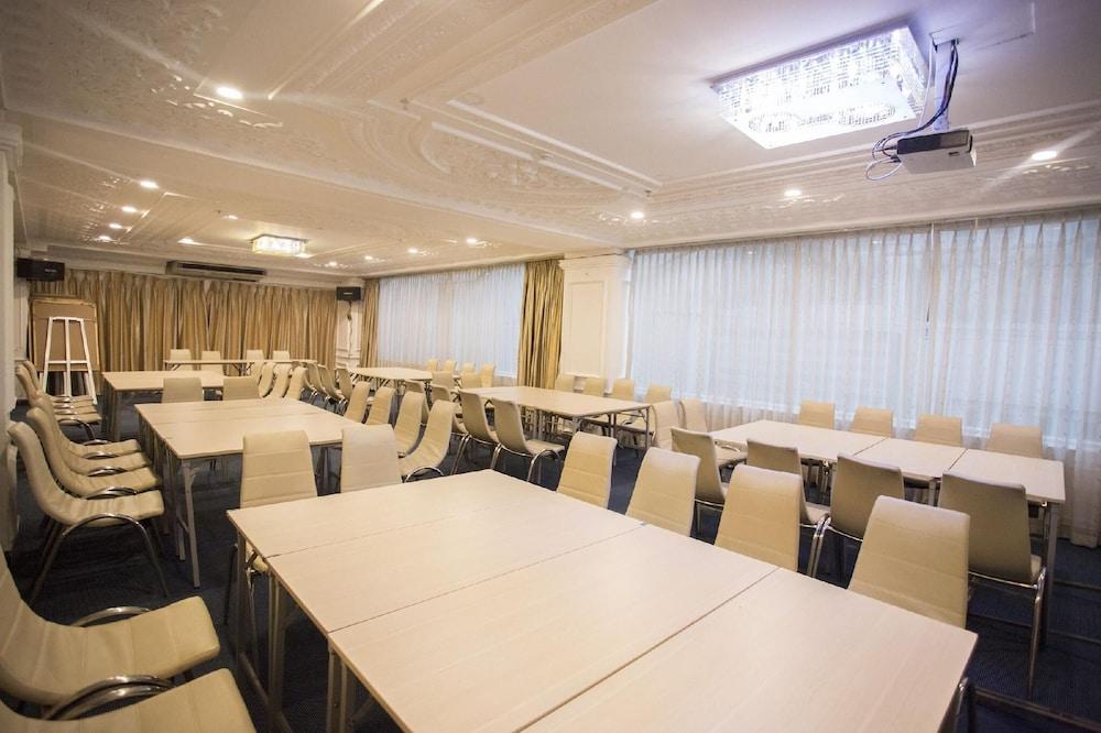 restaurant cafeteria