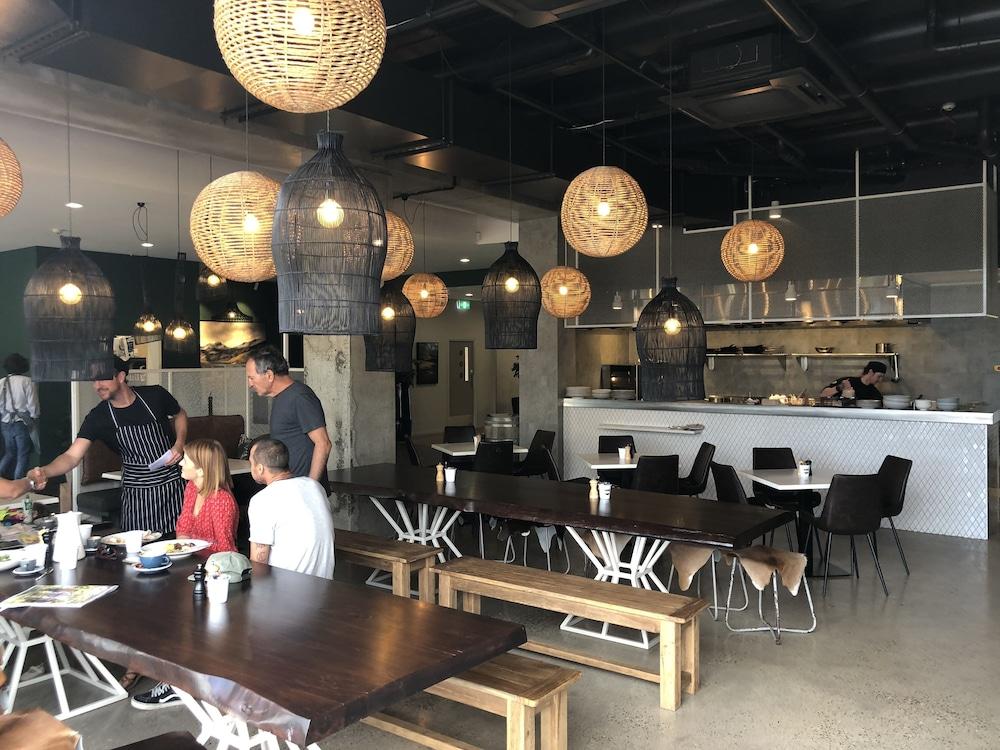 restaurant cafeteria