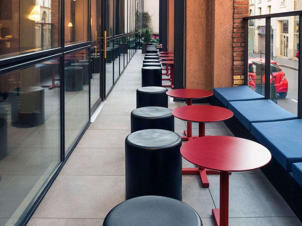restaurant cafeteria
