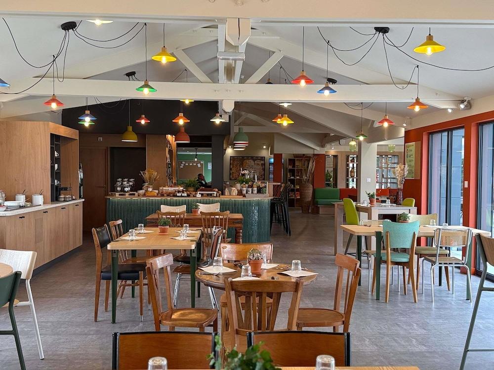 restaurant cafeteria