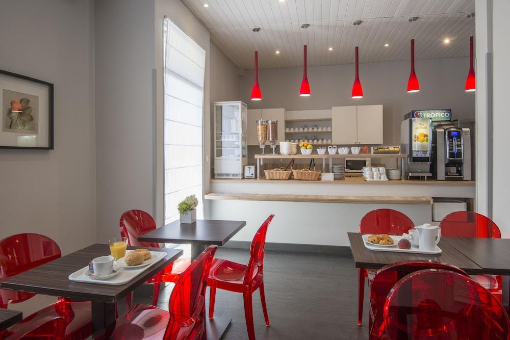 restaurant cafeteria