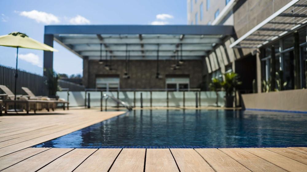 swimming pool spa