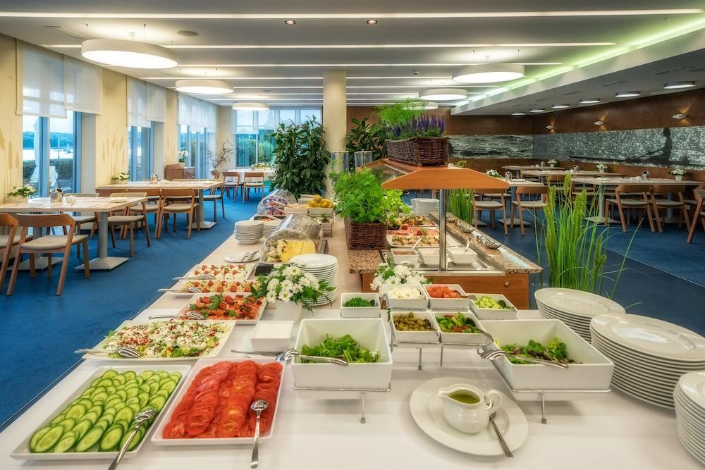 restaurant-cafeteria