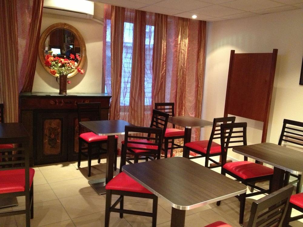 restaurant cafeteria
