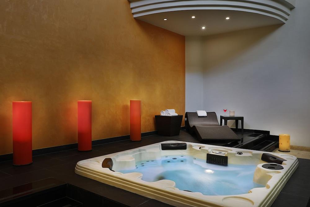 swimming pool spa