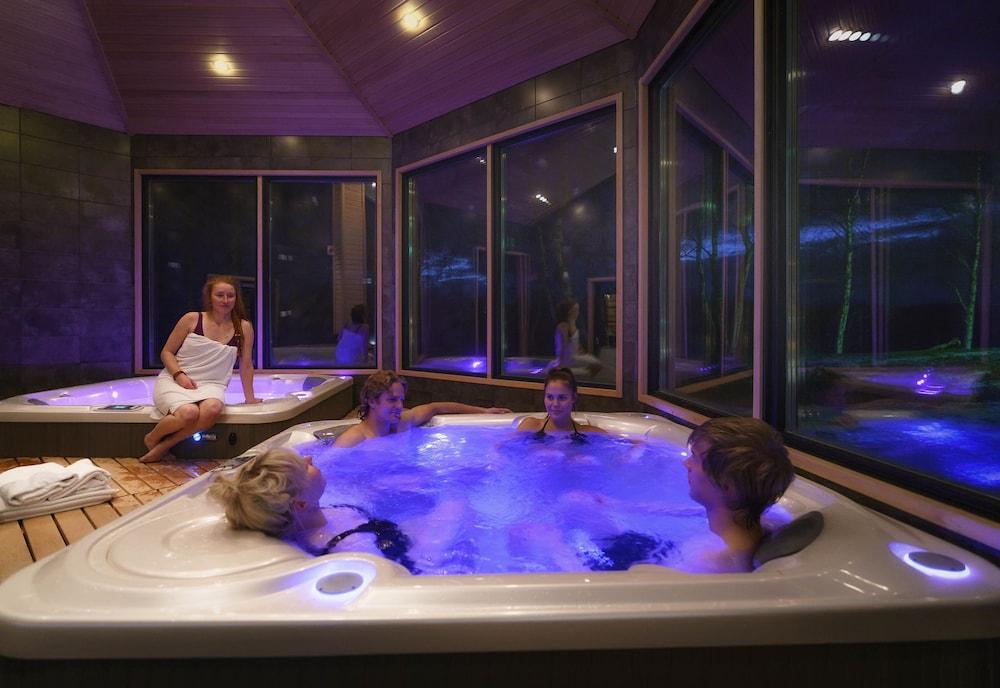 swimming pool spa