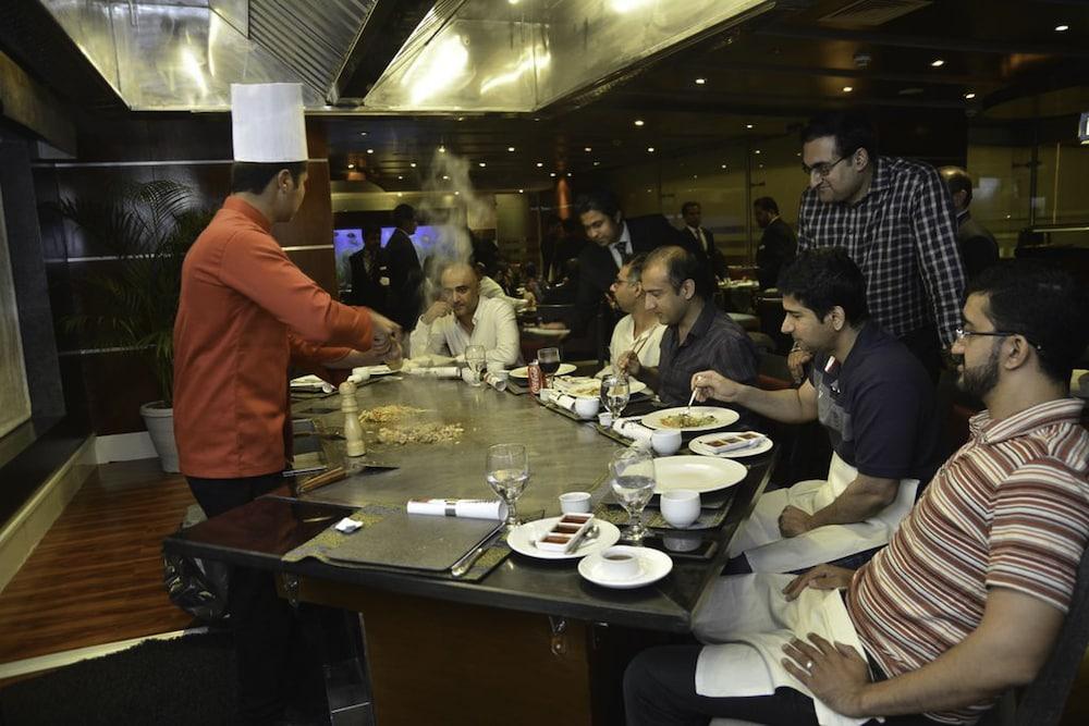 restaurant cafeteria