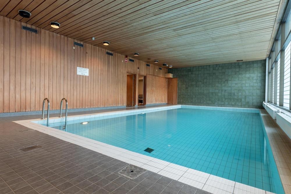 swimming pool spa