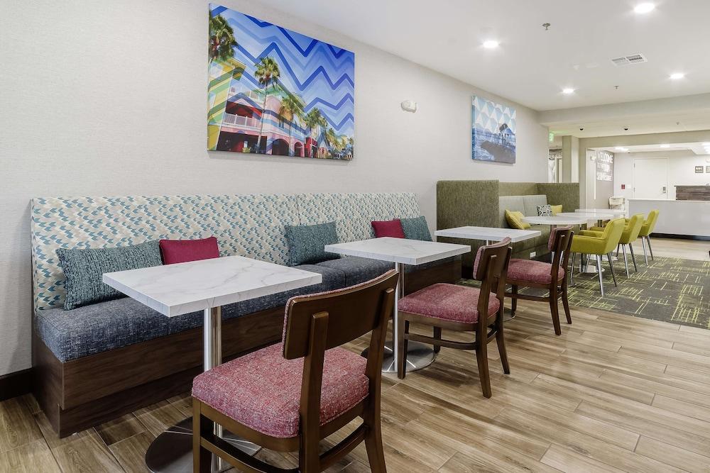 restaurant cafeteria