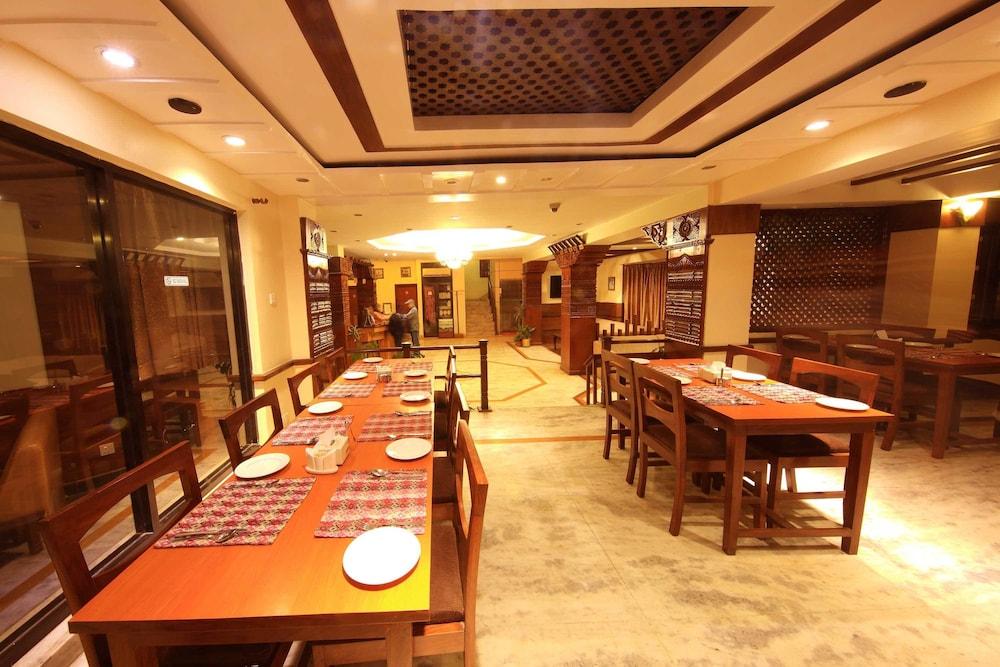restaurant cafeteria
