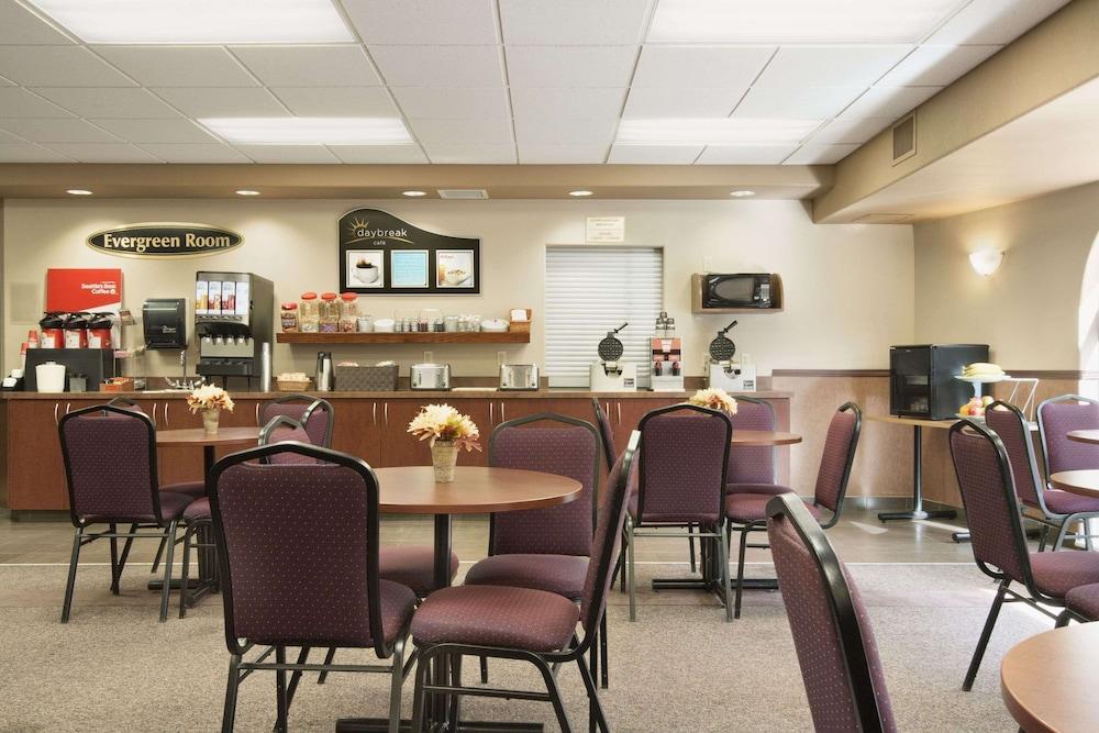 restaurant cafeteria