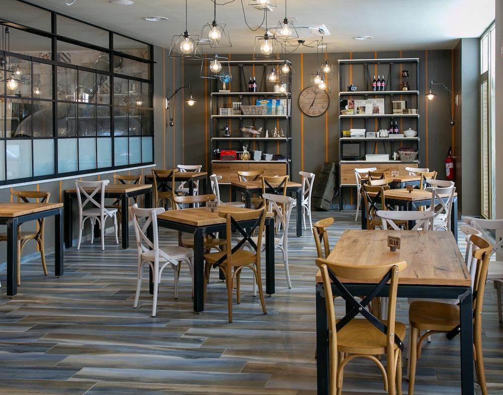 restaurant cafeteria