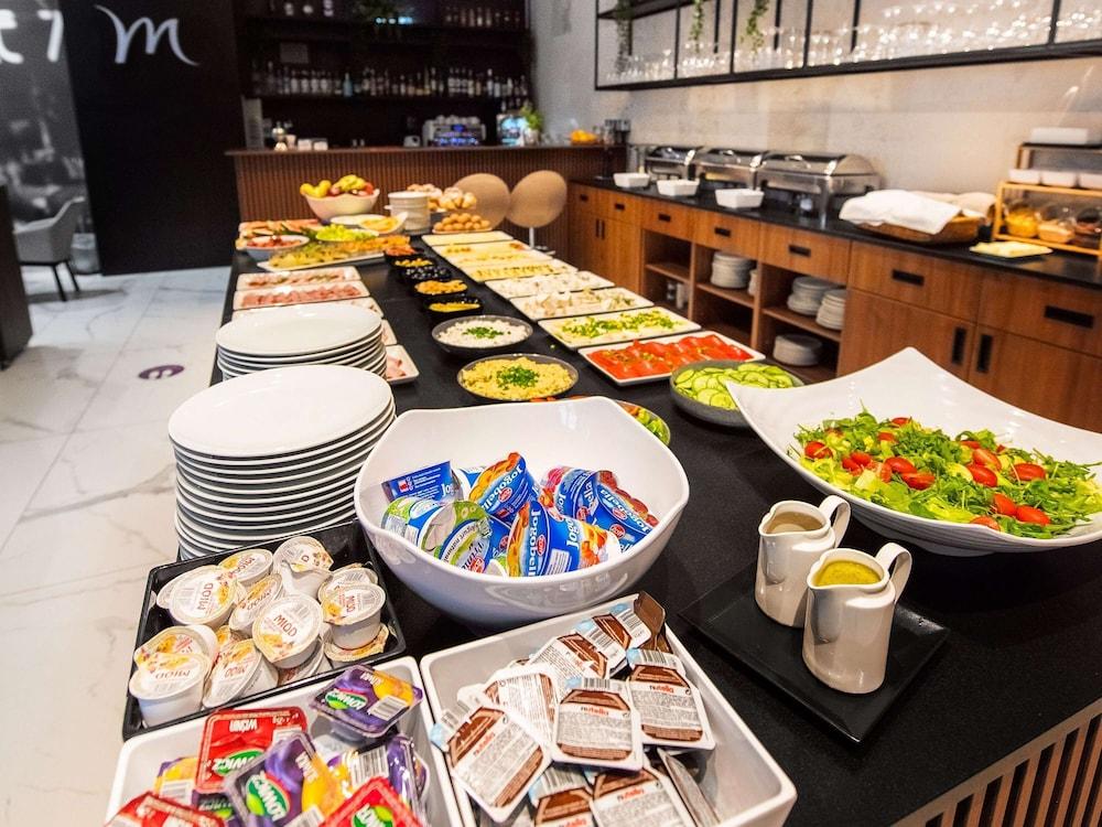 restaurant cafeteria