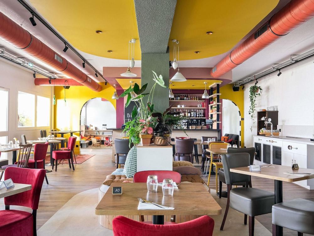 restaurant cafeteria