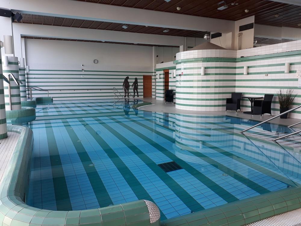 swimming pool spa