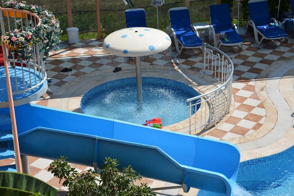 swimming pool spa