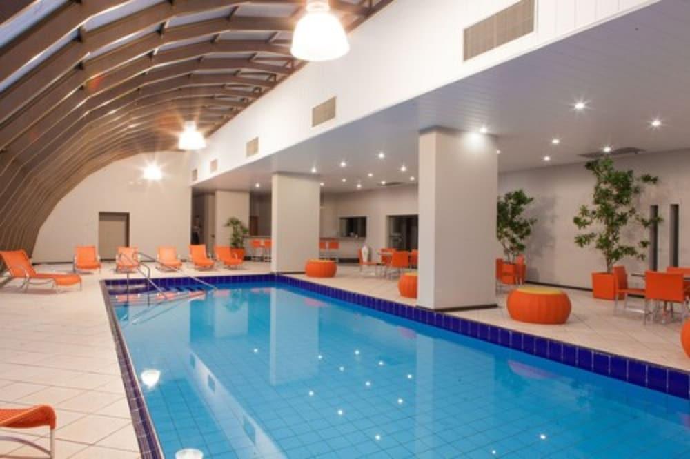 swimming pool spa