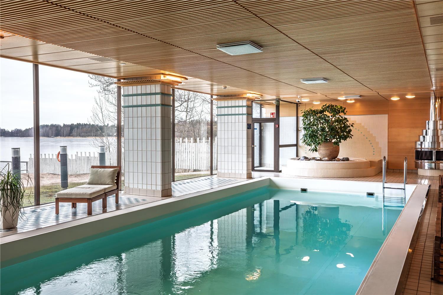 swimming pool spa