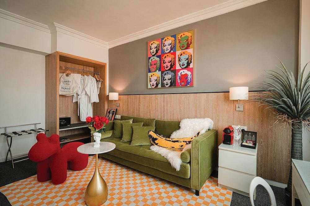 lounge