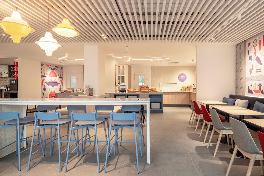 restaurant cafeteria