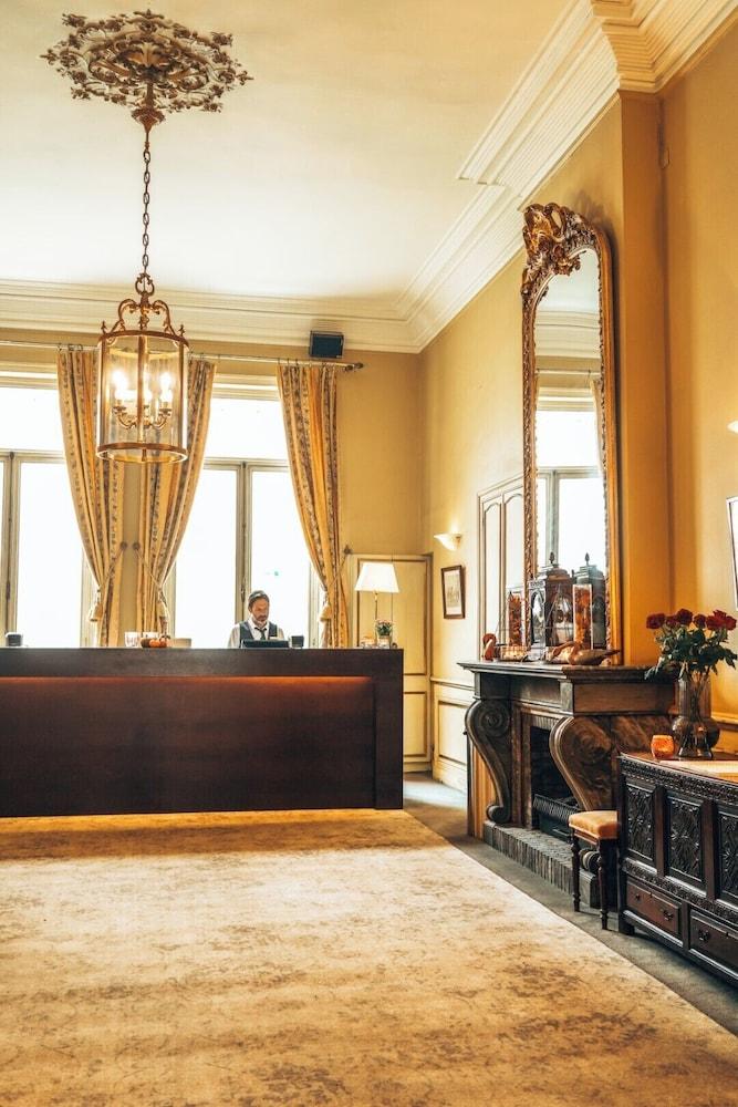 lobby