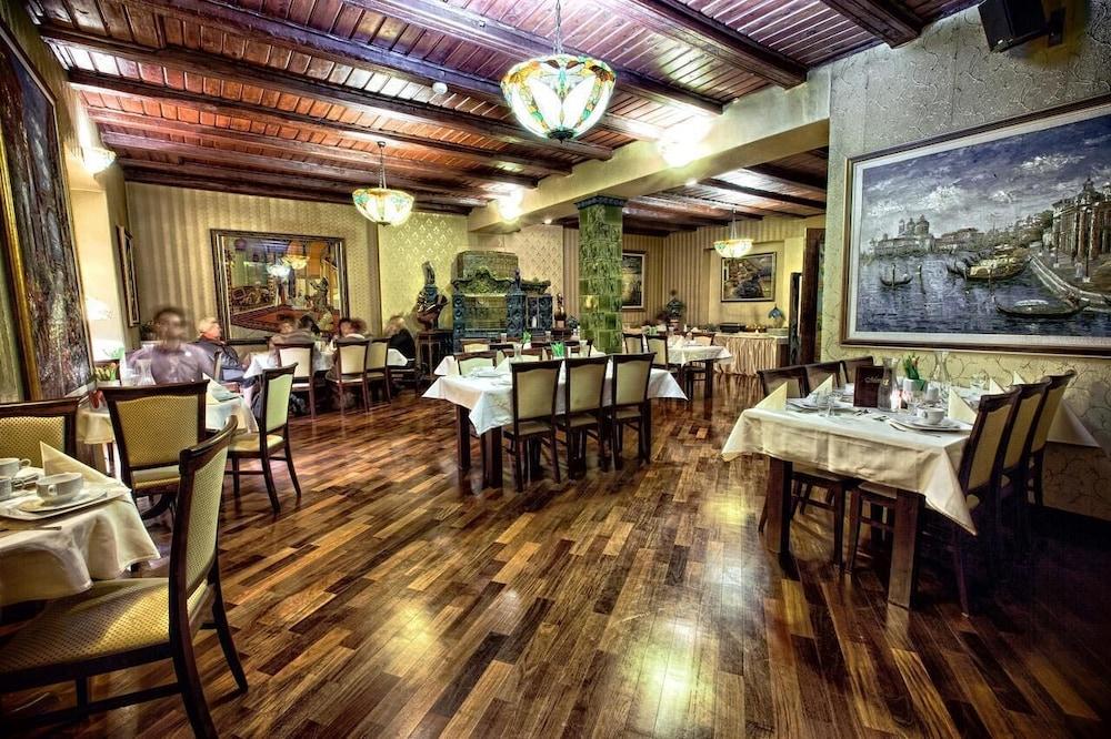 restaurant-cafeteria