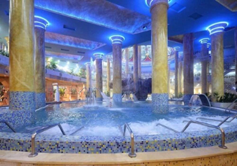 swimming pool spa