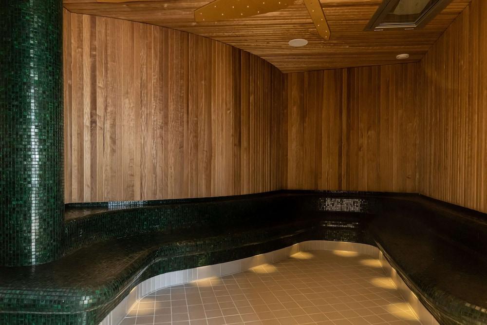 swimming pool spa