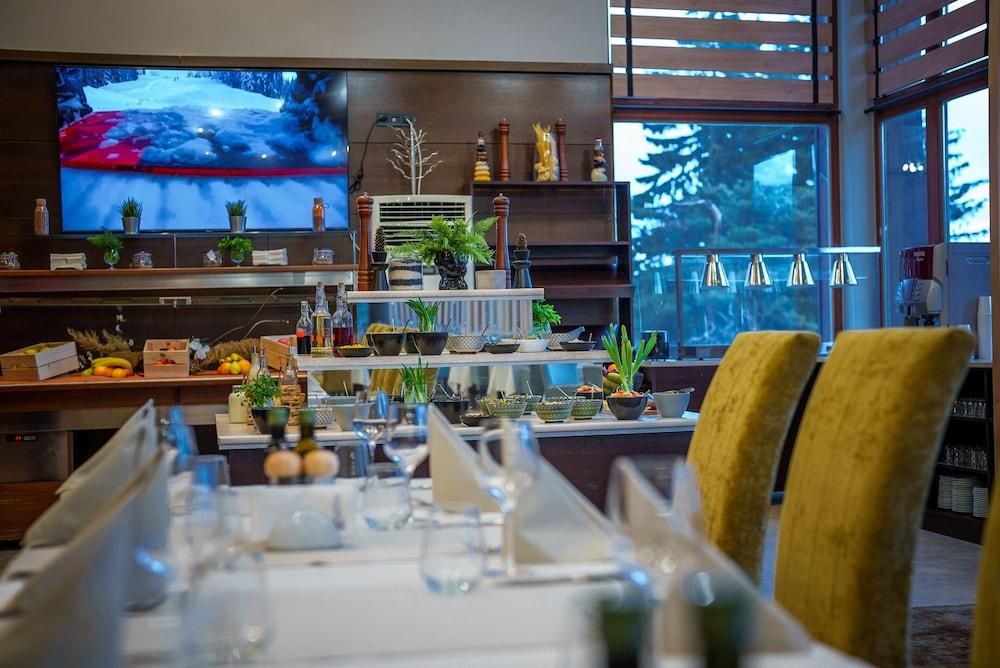 restaurant cafeteria