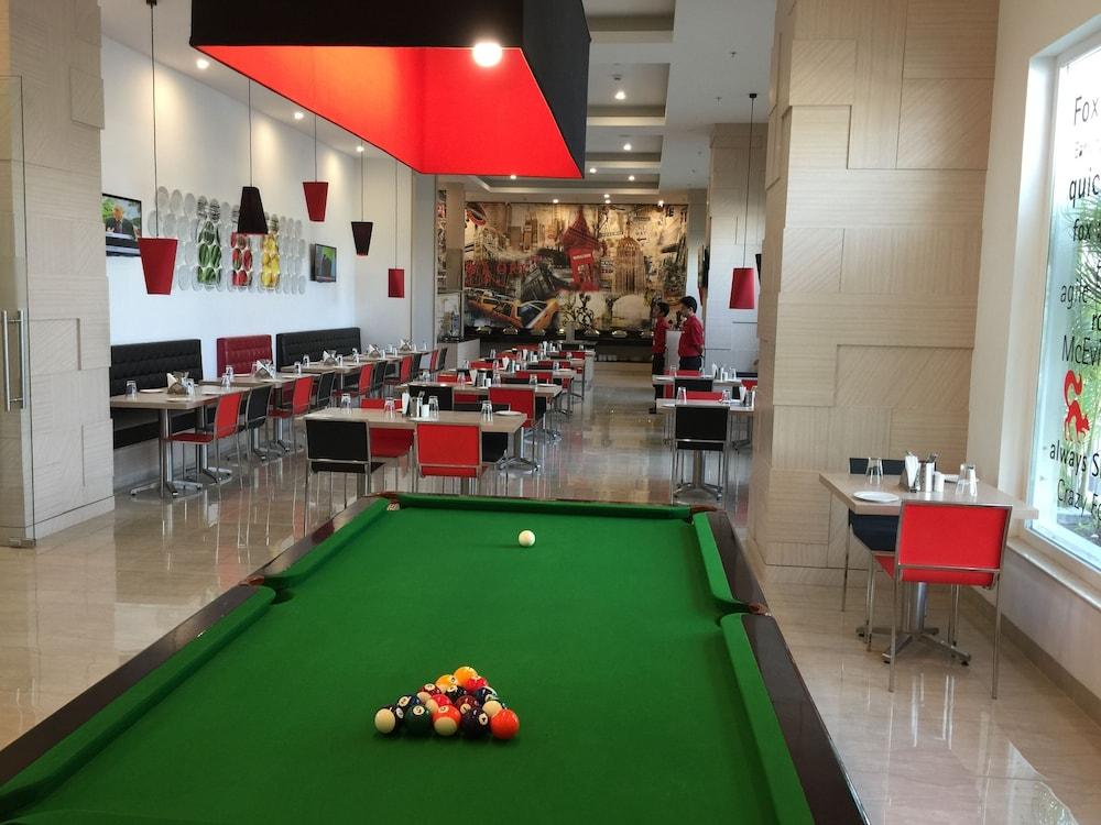 restaurant cafeteria
