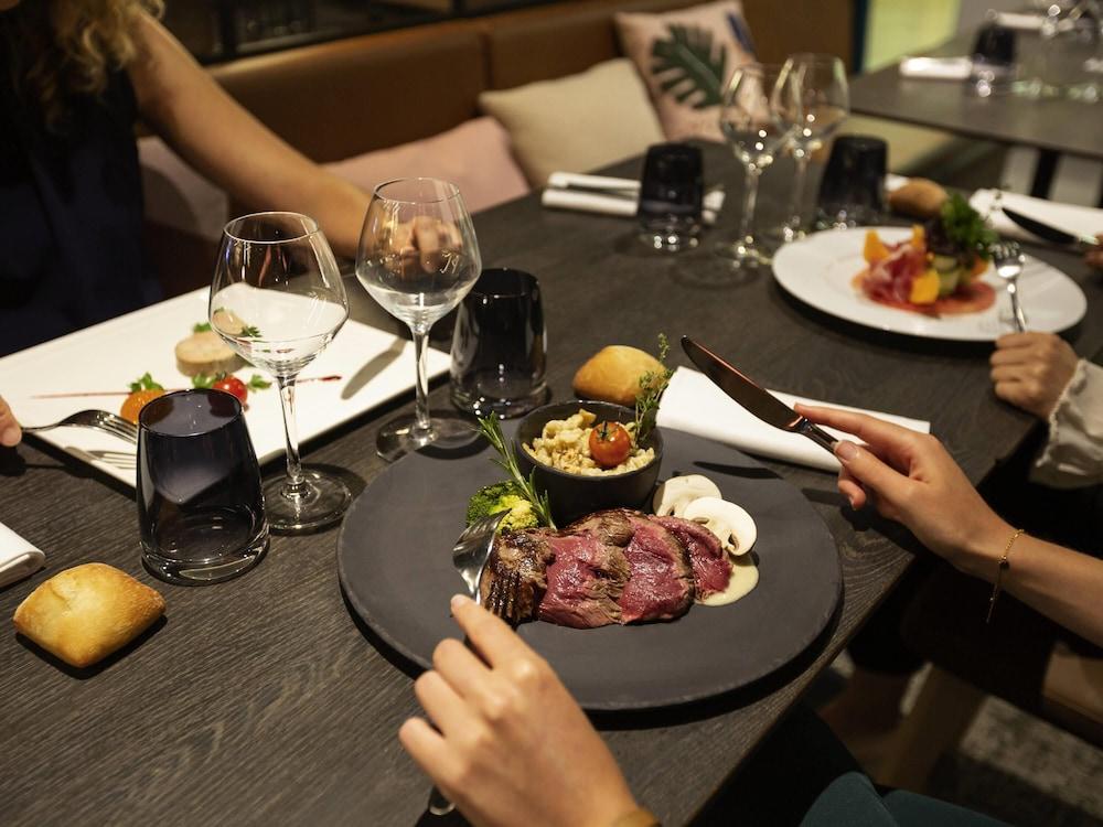 restaurant cafeteria