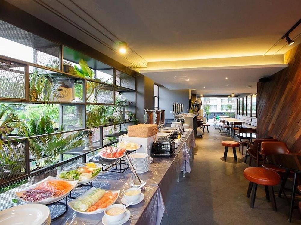 restaurant cafeteria