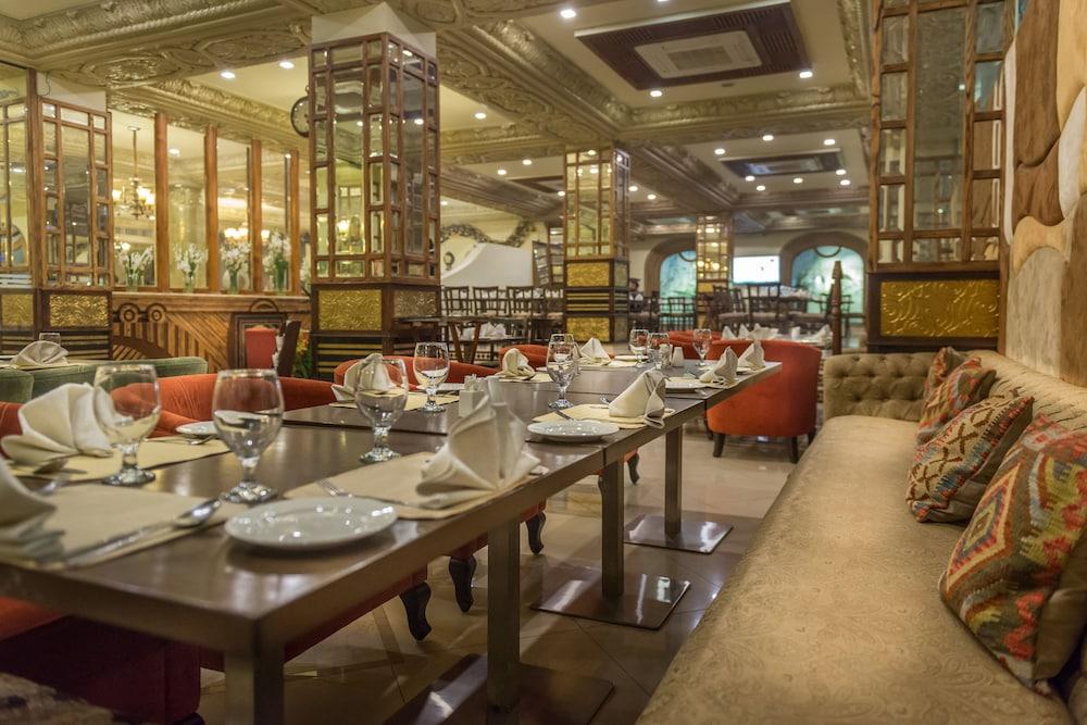 restaurant cafeteria