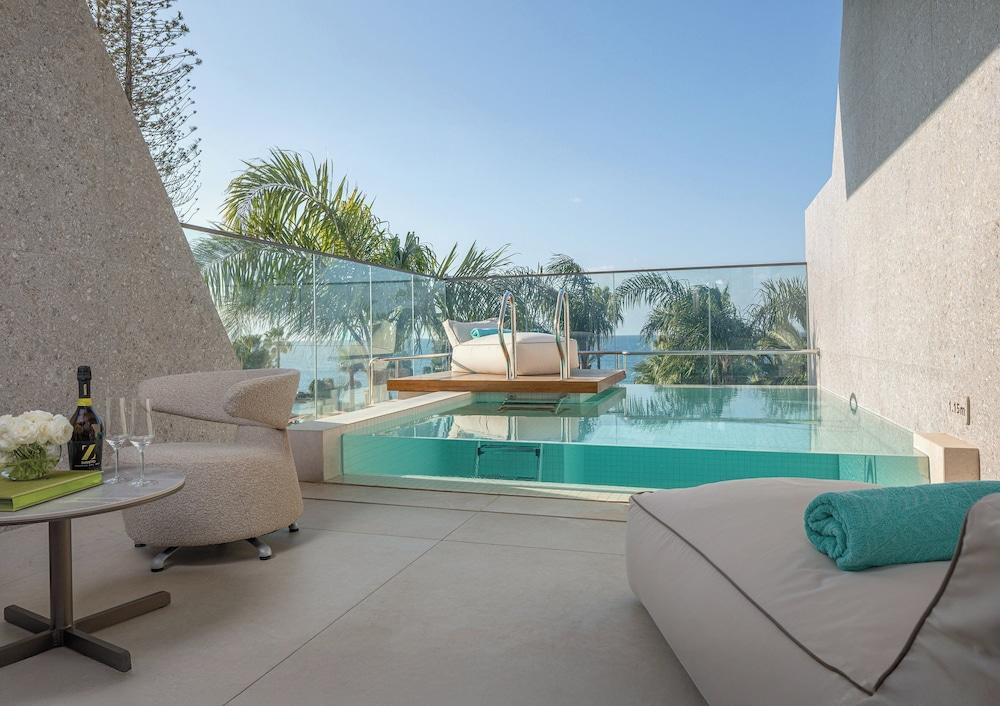 swimming pool spa