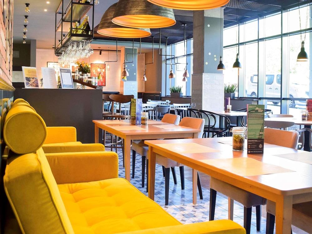 restaurant cafeteria