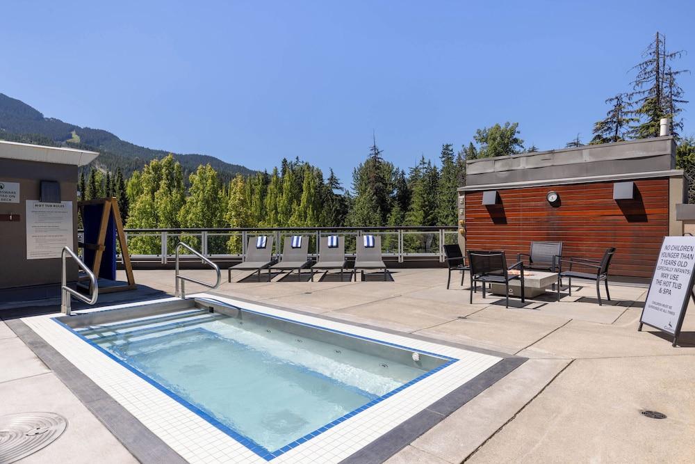 swimming pool spa