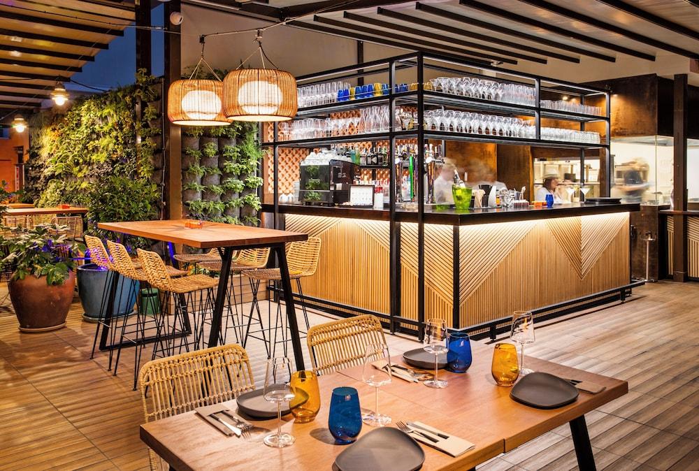 restaurant cafeteria