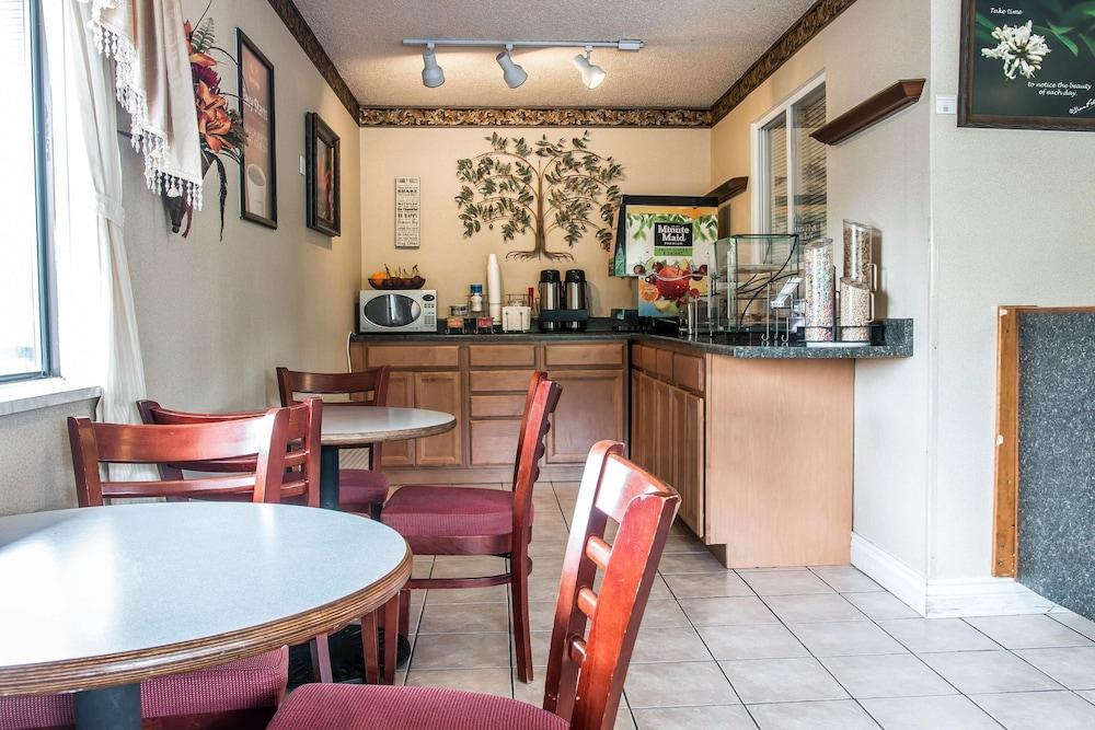 restaurant cafeteria