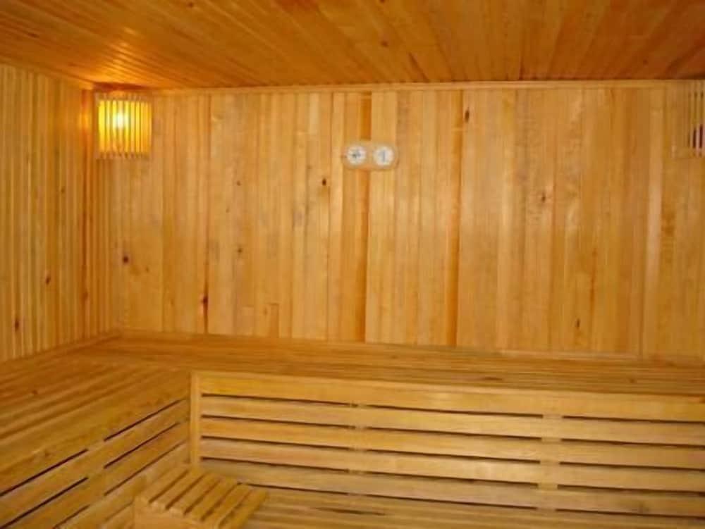 swimming pool spa