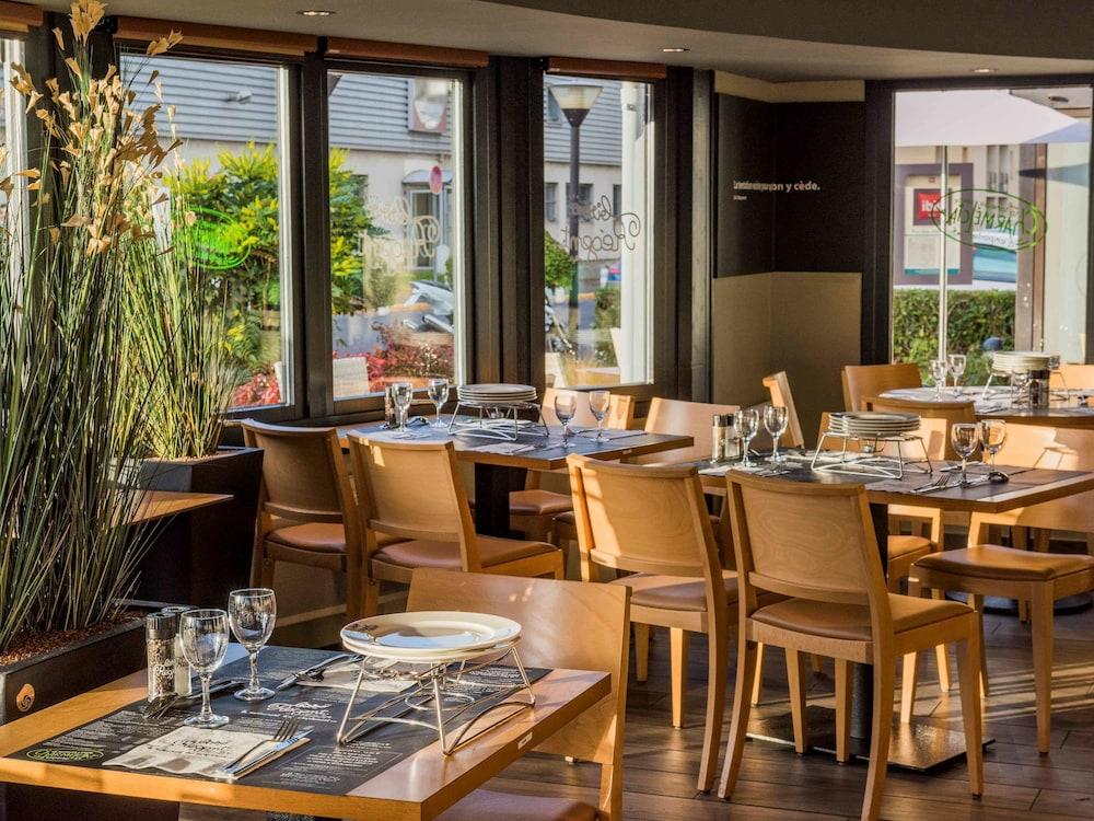 restaurant cafeteria